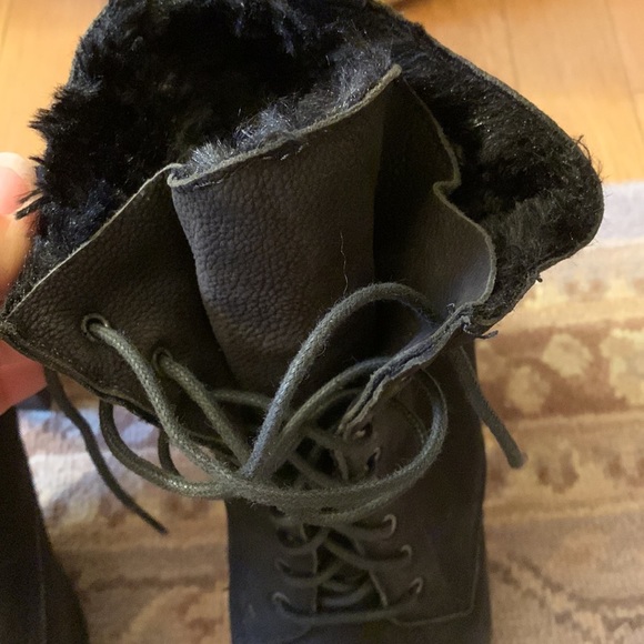 Boutique 9. Leather Lace Up Ankle Booties with Faux Fur lining size 9 - Picture 10 of 15